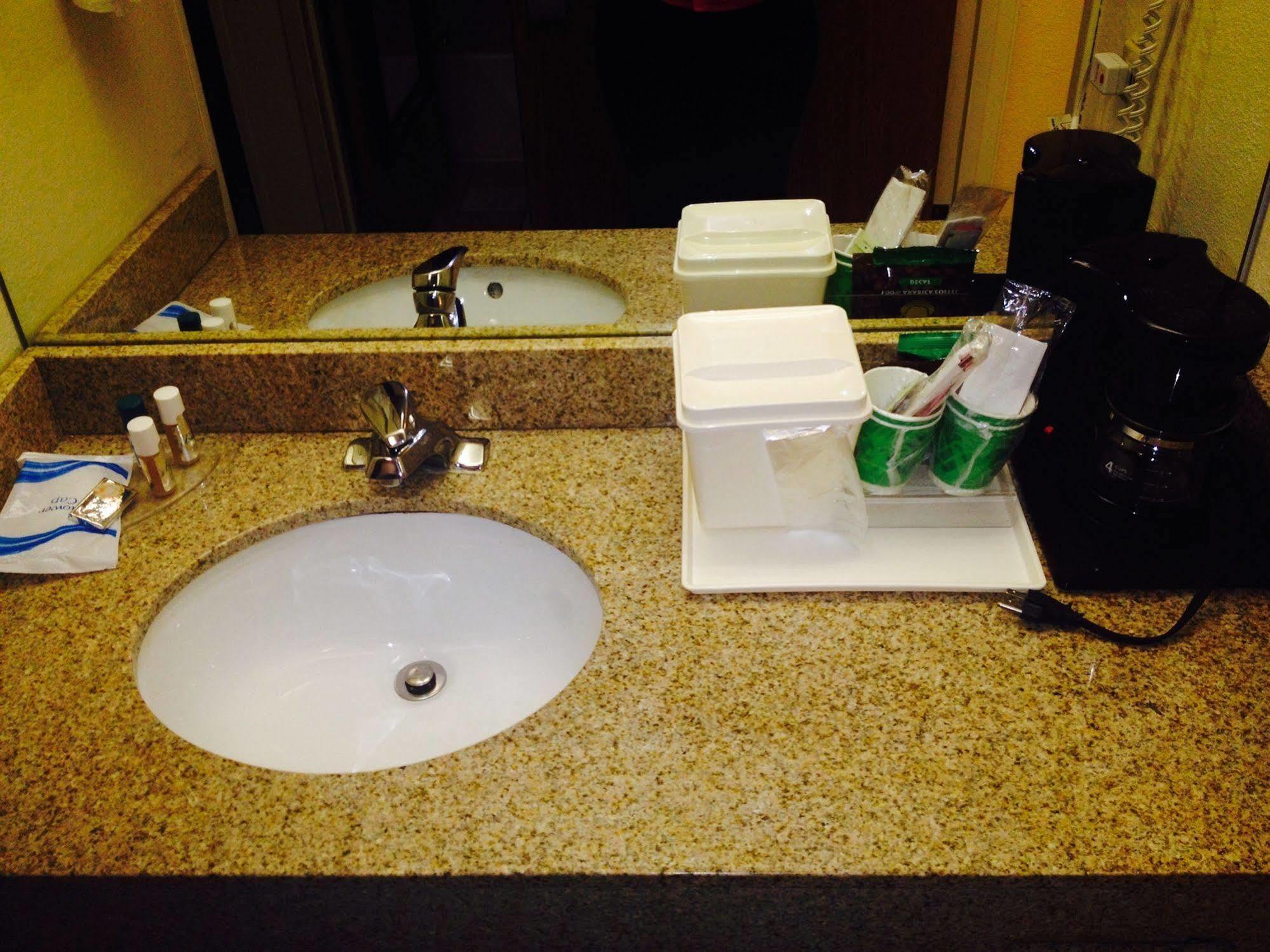 The Best Inn & Suites Markham Exteriör bild